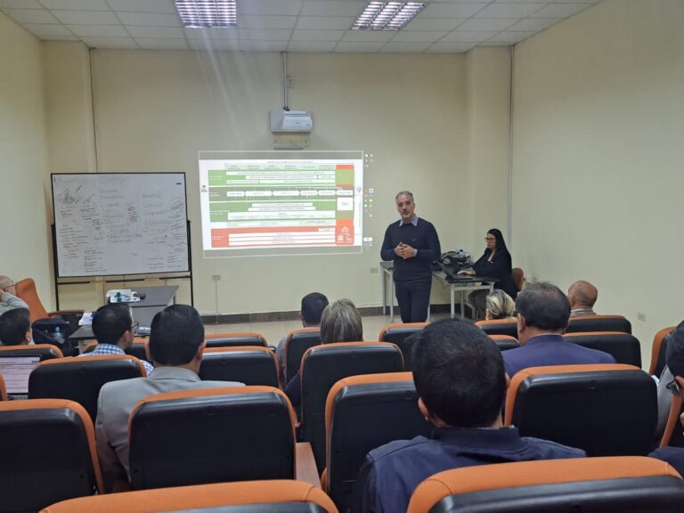 una jornada de colaboración académica con la UTA