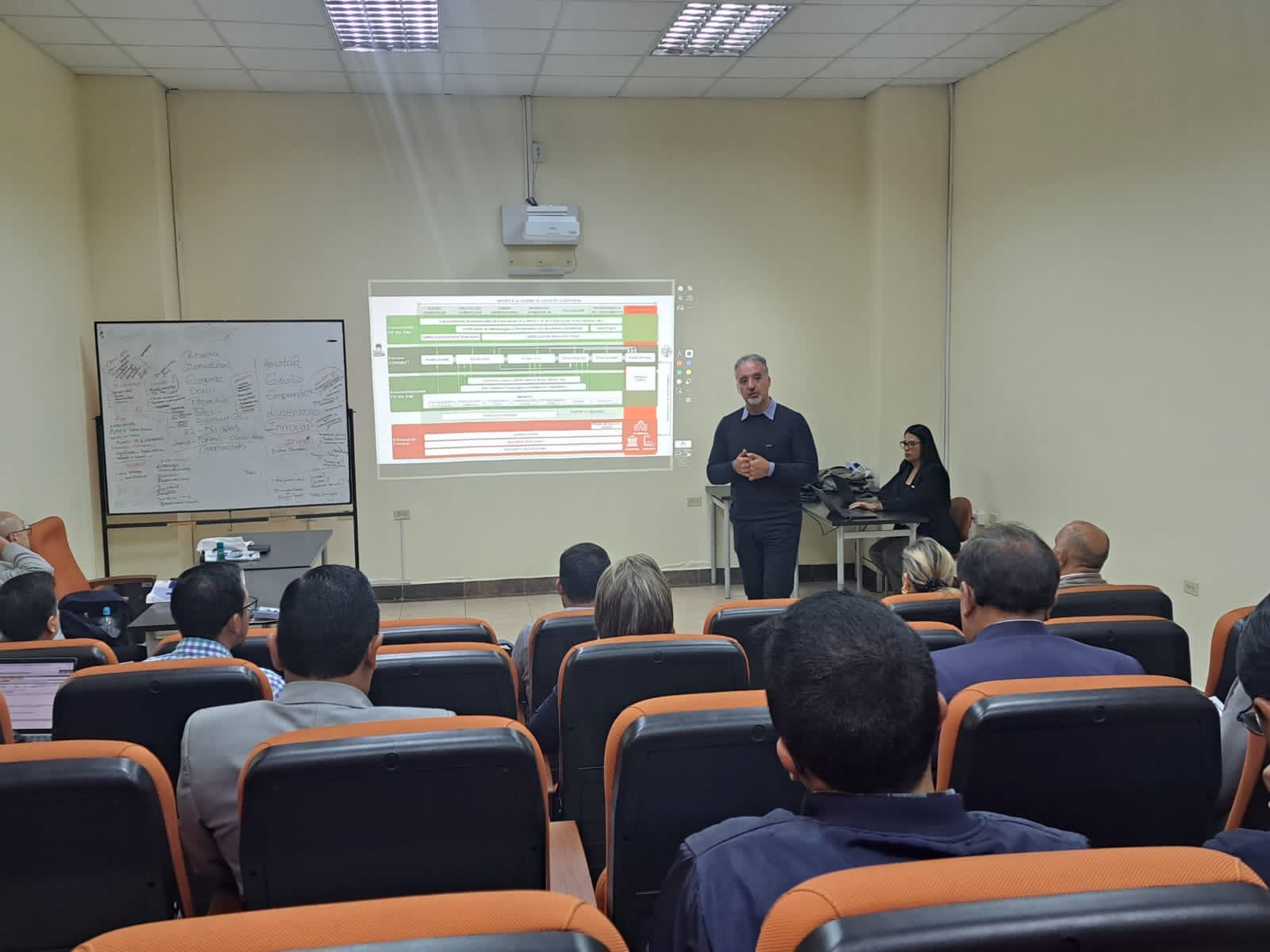 una jornada de colaboración académica con la UTA